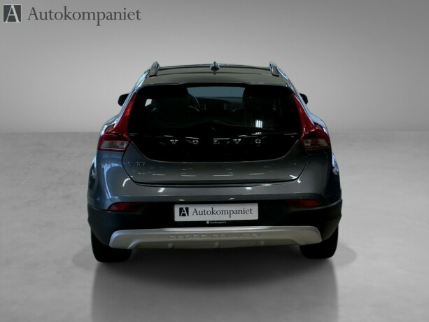 volvo-v40-cross-country-diesel-2015-big-4