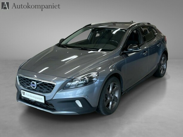 volvo-v40-cross-country-diesel-2015-big-2