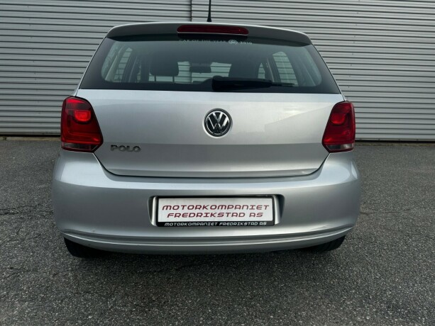 volkswagen-polo-bensin-2011-big-10