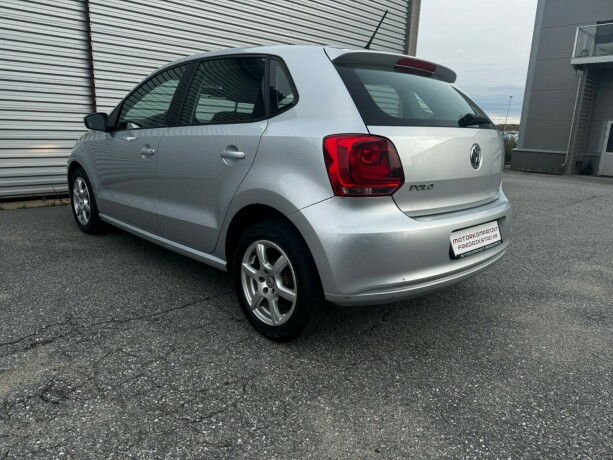 volkswagen-polo-bensin-2011-big-2