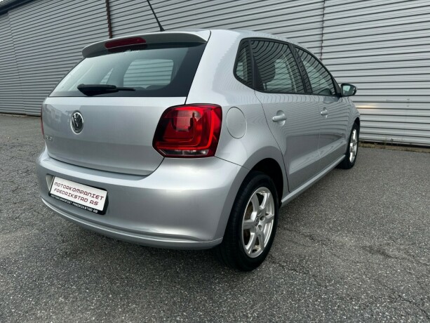 volkswagen-polo-bensin-2011-big-3