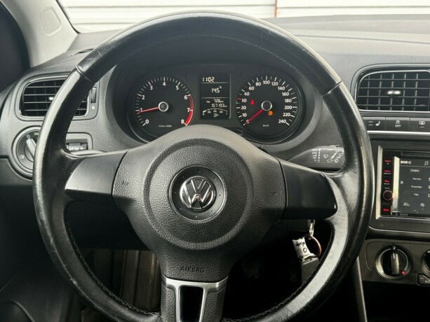 volkswagen-polo-bensin-2011-big-15