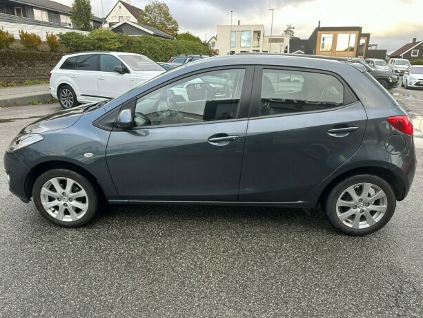 mazda-2-bensin-2012-big-6