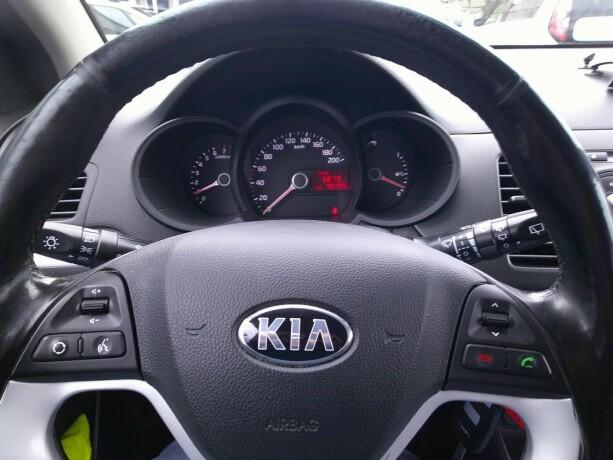 kia-picanto-bensin-2014-big-13