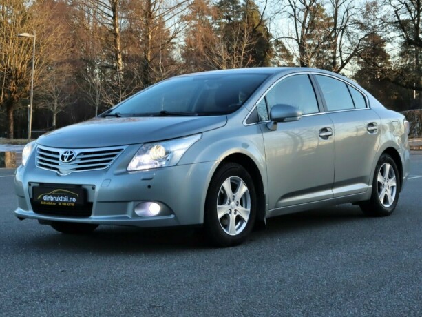 toyota-avensis-bensin-2011-big-0