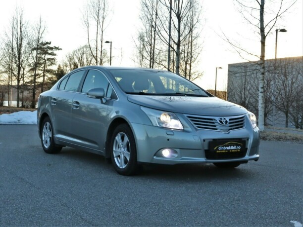 toyota-avensis-bensin-2011-big-2