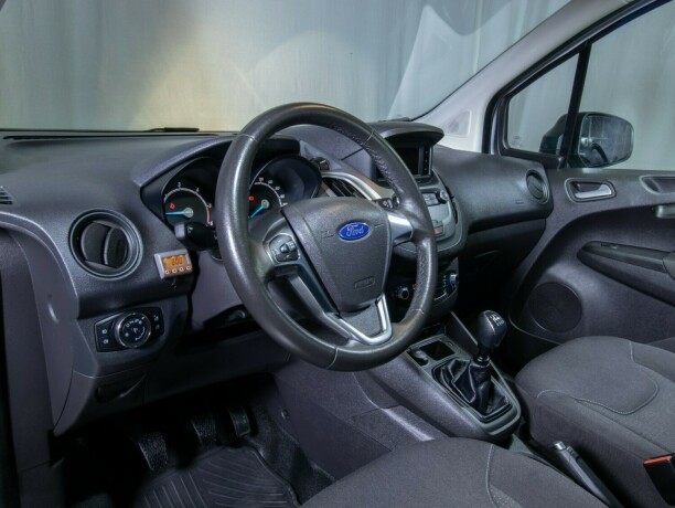 ford-transit-courier-diesel-2019-big-36