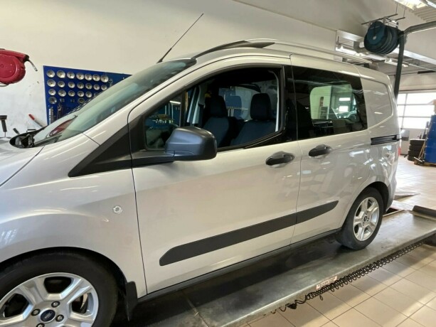 ford-transit-courier-diesel-2019-big-2