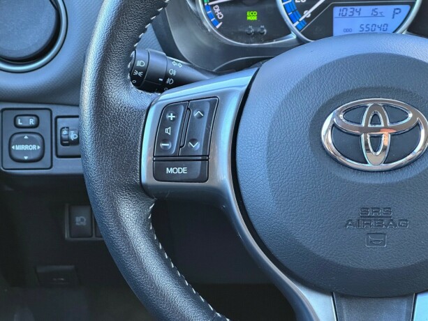 toyota-yaris-elektrisitetbensin-2015-big-25