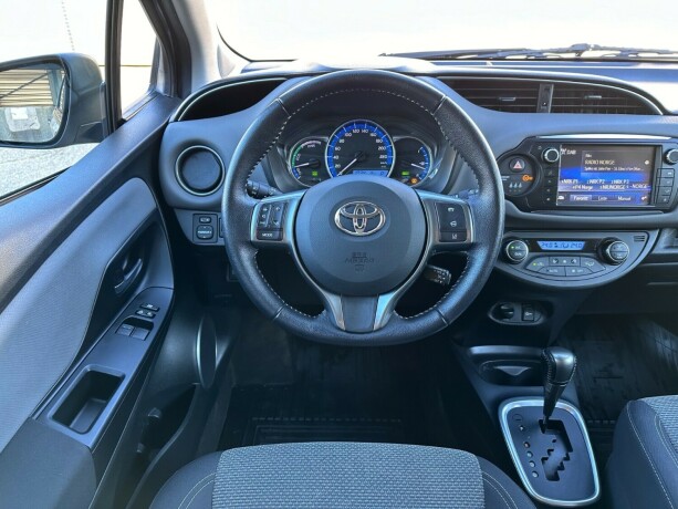 toyota-yaris-elektrisitetbensin-2015-big-14