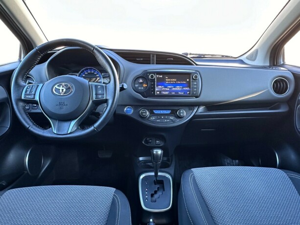 toyota-yaris-elektrisitetbensin-2015-big-13