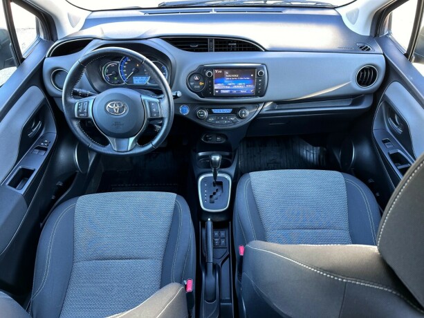 toyota-yaris-elektrisitetbensin-2015-big-12