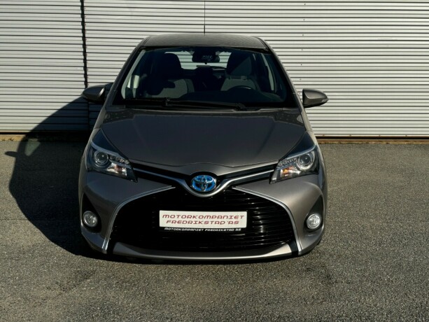 toyota-yaris-elektrisitetbensin-2015-big-8