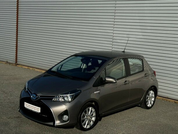 toyota-yaris-elektrisitetbensin-2015-big-5