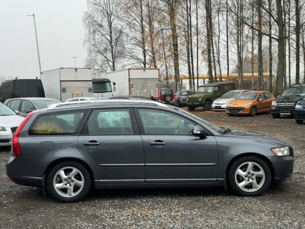 volvo-v50-diesel-2011-big-5