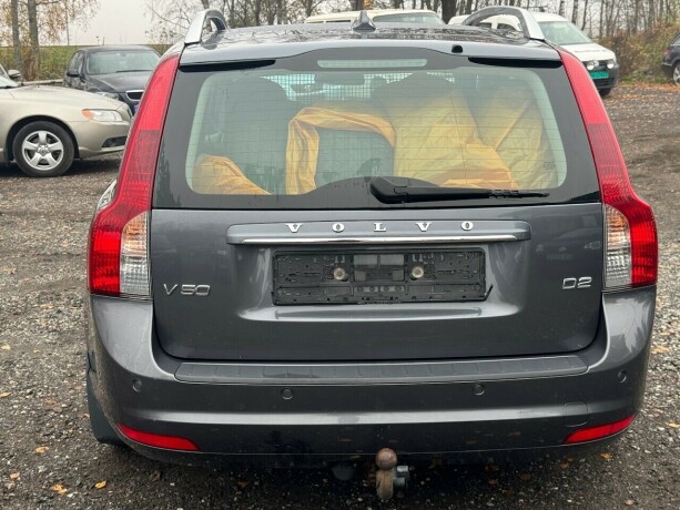 volvo-v50-diesel-2011-big-3