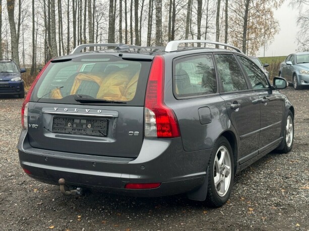 volvo-v50-diesel-2011-big-4