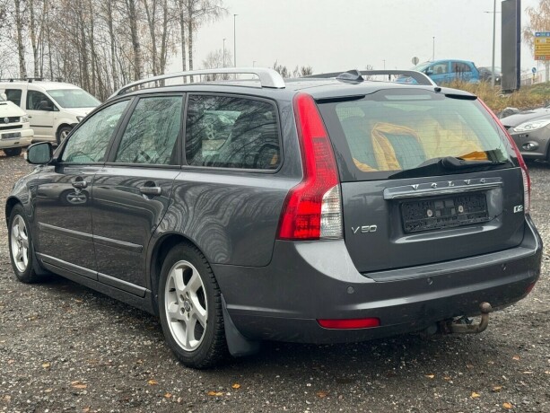 volvo-v50-diesel-2011-big-2