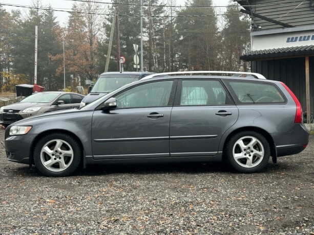 volvo-v50-diesel-2011-big-1