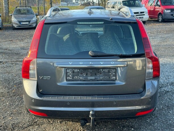 volvo-v50-diesel-2012-big-3