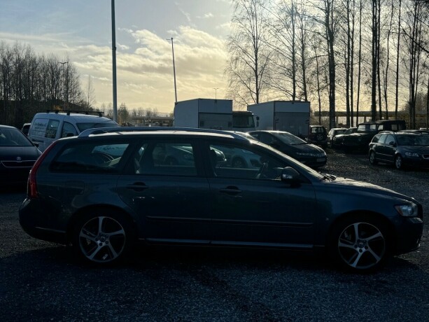 volvo-v50-diesel-2012-big-5