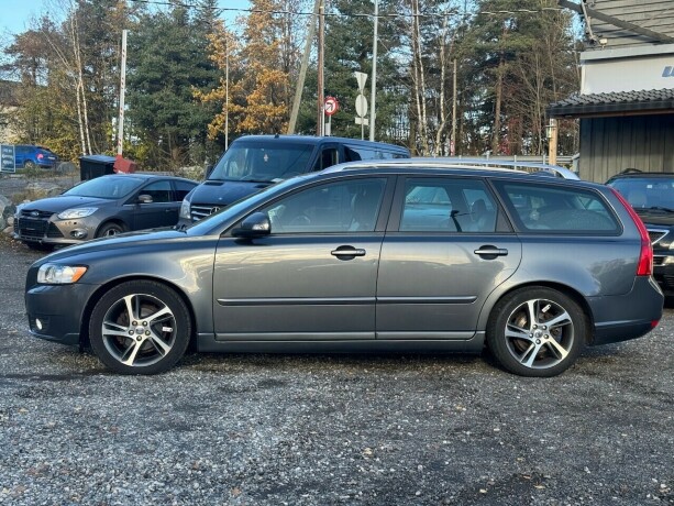 volvo-v50-diesel-2012-big-1