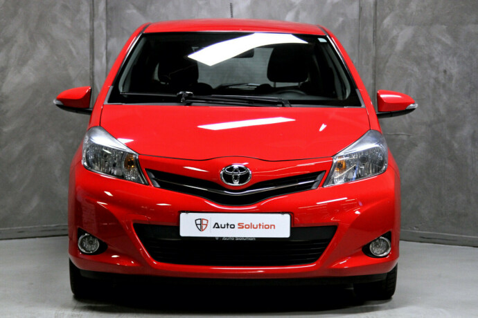 toyota-yaris-bensin-2012-big-15