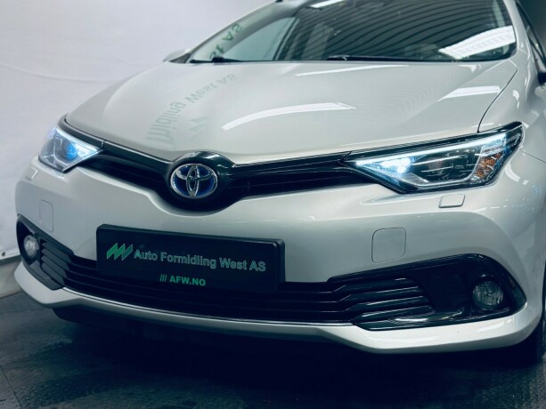 toyota-auris-elektrisitetbensin-2019-big-3