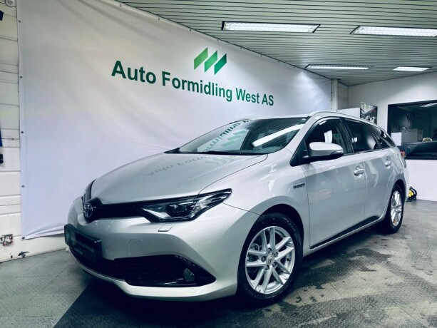 toyota-auris-elektrisitetbensin-2019-big-1