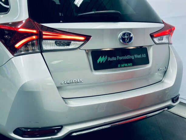 toyota-auris-elektrisitetbensin-2019-big-6