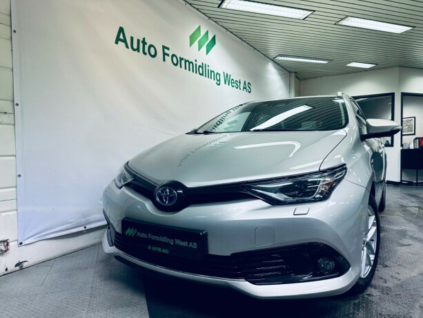 toyota-auris-elektrisitetbensin-2019-big-2