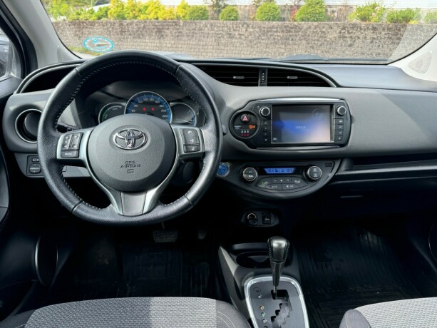 toyota-yaris-elektrisitetbensin-2016-big-8