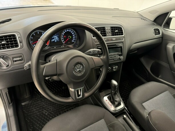 volkswagen-polo-bensin-2012-big-4