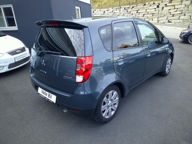 mitsubishi-colt-bensin-2010-big-5