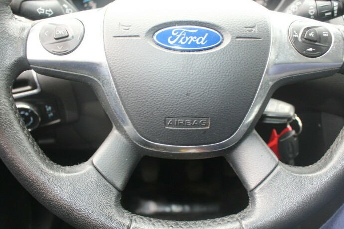 ford-focus-bensin-2013-big-9