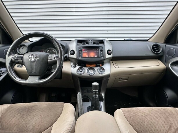 toyota-rav4-bensin-2013-big-13