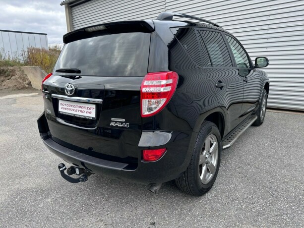 toyota-rav4-bensin-2013-big-3