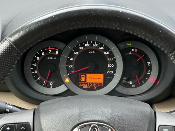 toyota-rav4-bensin-2013-big-16