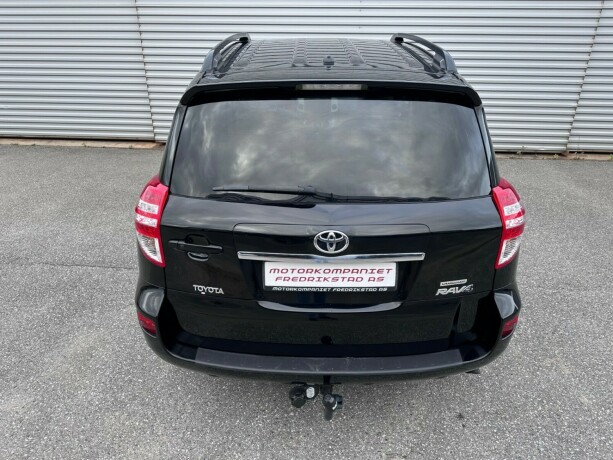 toyota-rav4-bensin-2013-big-11