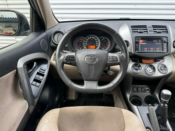 toyota-rav4-bensin-2013-big-14