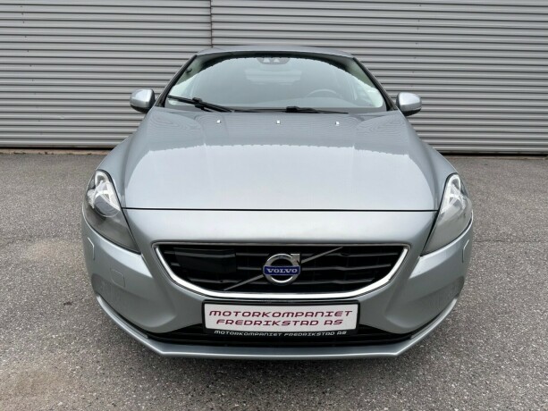 volvo-v40-diesel-2013-big-8