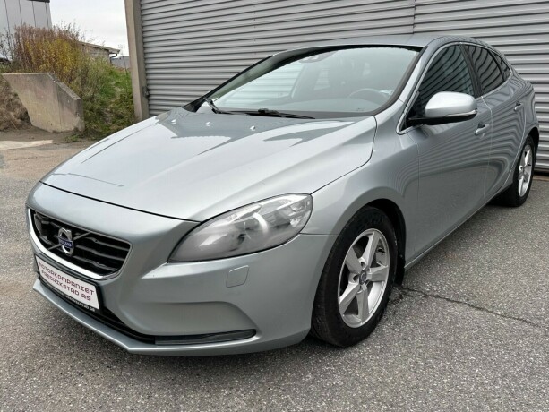 volvo-v40-diesel-2013-big-0