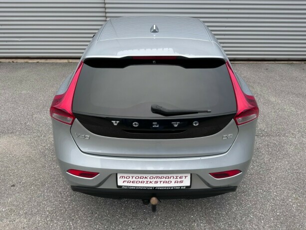 volvo-v40-diesel-2013-big-11