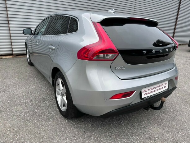 volvo-v40-diesel-2013-big-2