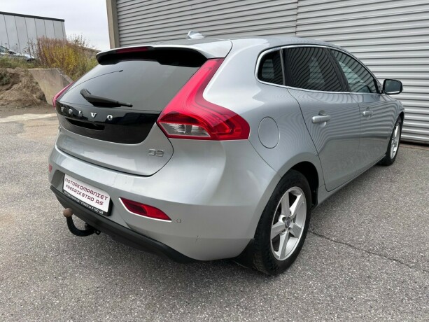 volvo-v40-diesel-2013-big-3