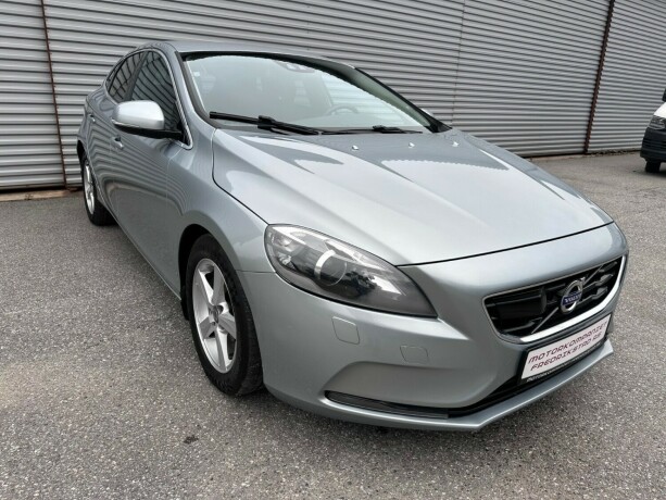 volvo-v40-diesel-2013-big-1