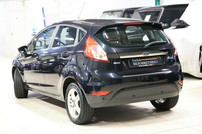 ford-fiesta-bensin-2013-big-1