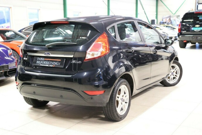 ford-fiesta-bensin-2013-big-2