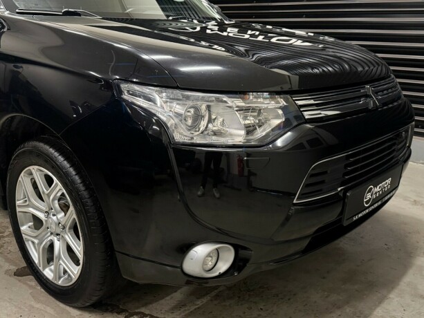 mitsubishi-outlander-elektrisitetbensin-2014-big-2