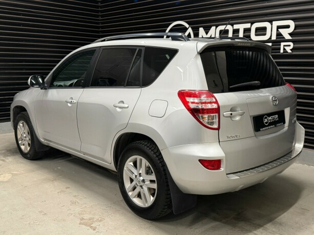 toyota-rav4-diesel-2009-big-1